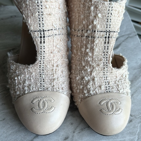 EUC Chanel Cream Tweed d’orsay 3.5” heel 2021 logo on leather toe z37 - Picture 8 of 8